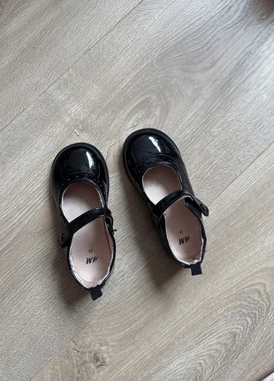 Instappertjes van de H&M, merk: H&M, staat: Heel goed, maat: 24, € 5,00, € 5,95 inclusief Kopersbescherming