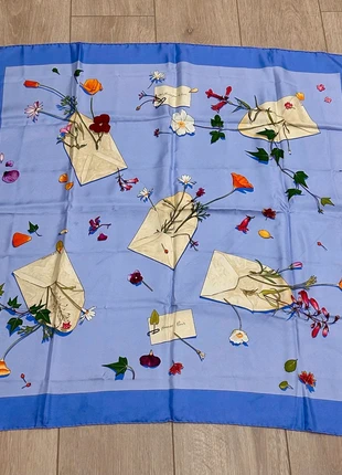 Foulard Hermès, marque: Hermès, état: Très bon état, 250,00 €, 263,20 € Protection acheteurs incluse