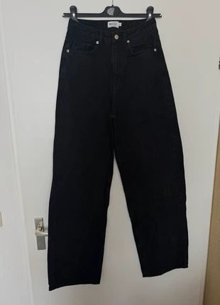Zwarte jeans van NA-KD in maat 36, marca: NA-KD, estado: Nuevo sin etiquetas, tamaño: S / 36 / 8, 20,00 €, 21,70 € Protección al comprador incluida