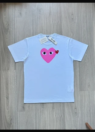 t-shirt comme des garçons (cdg) cœur rose, marque: Comme des Garçons, état: Neuf avec étiquette, taille: M, 40,00 €, 42,70 € Protection acheteurs incluse