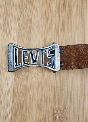 Ceinture levi's vintage en cuir velours marron boucle logo authentique 28/70, marque: Levi's, état: Très bon état, taille: 70 cm, 9,50 €, 10,68 € Protection acheteurs incluse