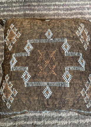 Handwoven Moroccan Sabra Silk Cushion – Authentic Berber Craftsmanship, marca: Riad Vibes, estado: Novo com etiquetas, tamanho: 45 x 45 cm, €35.00, €37.45 inclui Proteção do Comprador