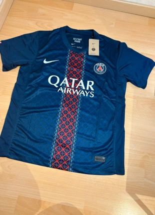 Maillot PSG Domicile 2025/2026 M, brand: Concept, condizioni: Nuovo con cartellino, taglia: M, €22.00, €23.80 include la Protezione acquisti