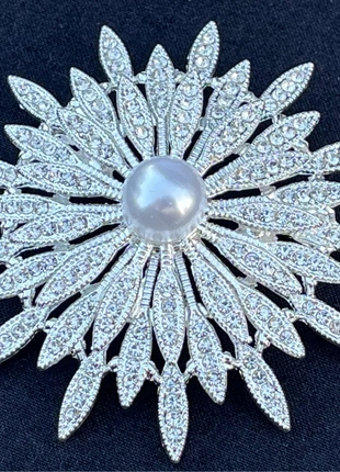 Belle  broche effet couture, brand: NO LABEL, condizioni: Ottime, €6.00, €7.00 include la Protezione acquisti