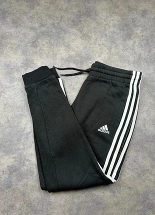 Jogging Adidas | Taille M | Couleur Noir, marque: adidas, état: Très bon état, taille: M, 18,00 €, 19,60 € Protection acheteurs (Pro) incluse