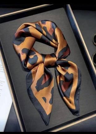 Foulard léopard, état: Neuf sans étiquette, 6,50 €, 7,53 € Protection acheteurs incluse