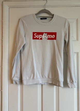 White sweatshirt size medium, brand: unknown, condition: Very good, size: M / 10, £10.00, £11.20 includes Buyer Protection