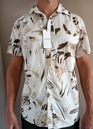 Chemise manches courtes Jack and Jones motif feuilles - Taille M - Neuve valeur boutique 34,99€, merk: Jack & Jones, staat: Nieuw met prijskaartje, maat: M, € 17,00, € 18,55 inclusief Kopersbescherming