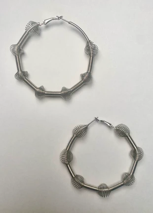 Silver Spring Coil Hoop Earrings, brand: Unique, condizioni: Ottime, €5.00, €5.95 include la Protezione acquisti
