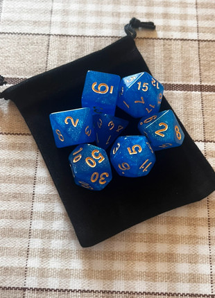 Set dadi D&D blu oro, marca: D&D, estado: Muito bom, €6.00, €7.00 inclui Proteção do Comprador