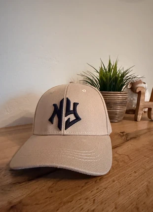 Stylische Baseball Cap in Beige New York, marke: Sonstiges, zustand: Neu, größe: Einheitsgröße, 10,00 €, 11,20 € inklusive Vinted-Käuferschutz