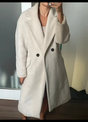 Abrigo paño largo, marca: Bershka, estado: Muy bueno, tamaño: XS / 34 / 6, 10,00 €, 11,20 € Protección al comprador incluida