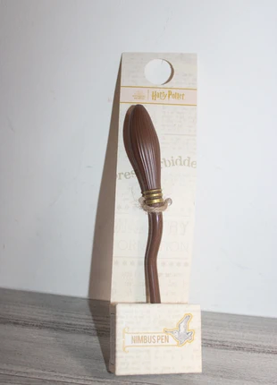 Penna stile scopa Harry Potter Nimbus 2000, merk: Harry Potter, staat: Nieuw met prijskaartje, € 4,00, € 4,90 inclusief Kopersbescherming