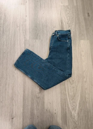 Jeans arket coupe droite cropped taille 27 femme, marque: ARKET, état: Très bon état, taille: M / 38 / 10, 15,00 €, 16,45 € Protection acheteurs incluse