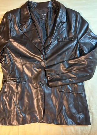 giacca nera effetto similpelle, marke: Love Tree, zustand: Sehr gut, größe: L / 40 / 12, 10,00 €, 11,20 € inklusive Vinted-Käuferschutz