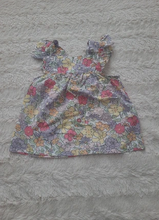 Chemisier à fleure T 9-12mois, merk: Primark, staat: Heel goed, maat: 9-12 maanden / 74 cm, € 1,00, € 1,75 inclusief Kopersbescherming