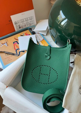 Sac Hermès Evelyne 16 mini vert moyen neuf, brand: Hermès, condition: New with tags, €2,550.00, €2,678.20 includes Buyer Protection