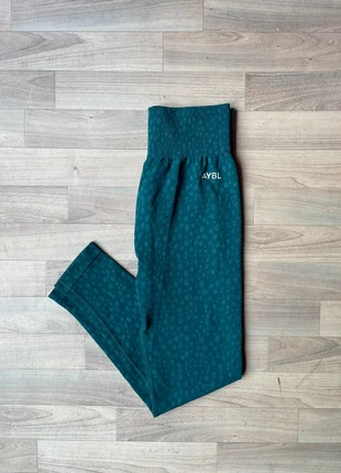 Legging AYBL Seamless bleu taille M en très bon état, merk: AYBL, staat: Heel goed, maat: M / 38 / 10, € 15,00, € 16,45 inclusief Kopersbescherming