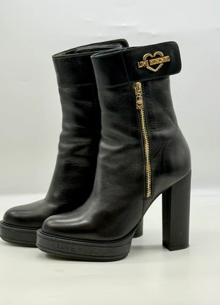 Love Moschino – Black Leather High-Heeled Ankle Boots, marke: Love Moschino, zustand: Sehr gut, größe: 36, 115,00 €, 121,45 € inklusive Vinted-Käuferschutz