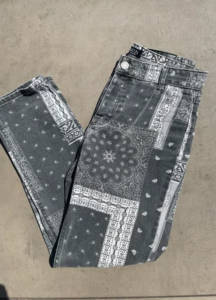 BoohooMAN Paisley print pants, merk: BoohooMAN, staat: Heel goed, maat: S, € 10,00, € 11,20 inclusief Kopersbescherming