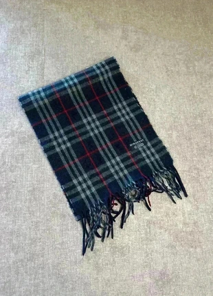 Écharpe Burberry bleu marine, marke: Burberry, zustand: Sehr gut, 45,00 €, 47,95 € beinhaltet Vinted-Käuferschutz Pro