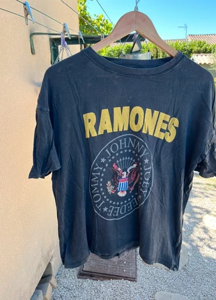 T-shirt Ramones Noir Vintage – Pull & Bear Taille S, marca: Pull & Bear, estado: Muy bueno, tamaño: S / 36 / 8, 3,00 €, 3,85 € Protección al comprador incluida