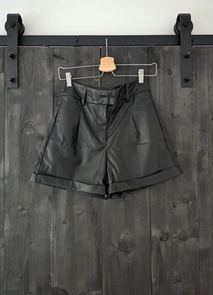 Leren shorts only, merk: ONLY, staat: Nieuw zonder prijskaartje, maat: XS / 34 / 6, € 20,00, € 21,70 inclusief Kopersbescherming