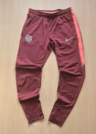 Jogging nike Barcelone rouge logo floqué - Taille S, marque: Nike, état: Très bon état, taille: S, 19,90 €, 21,60 € Protection acheteurs incluse