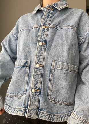 🩵 Oversized denim jacket, marca: Zara, estado: Nuevo sin etiquetas, tamaño: XS / 34 / 6, 15,00 €, 16,45 € Protección al comprador incluida