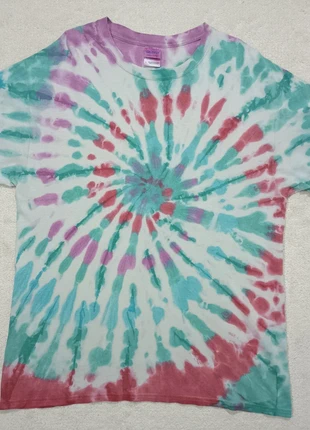 T-Shirt Blanc Tie & Dye Spirale Tacheté Bleu Vert Lila Rouge - Vintage Y2K / 2000's - Taille L, brand: Gildan, condizioni: Ottime, taglia: L, €24.90, €26.85 include la Protezione acquisti