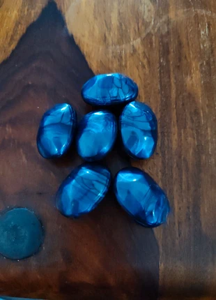 6 grosses perles en résine violette panachées nacrées, état: Très bon état, 2,00 €, 2,80 € Protection acheteurs incluse