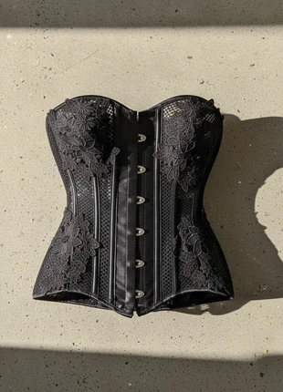 Robe Moulante Dentelle Noir – Style Gothique / Y2K / Chic / Soirée / Imprimé Floral, marke: Maison Nocturne, zustand: Sehr gut, größe: M / 38 / 10, 49,90 €, 53,10 € beinhaltet Vinted-Käuferschutz Pro