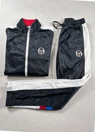 Ensemble survetement sergio tacchini Taille S, brand: Sergio Tacchini, condizioni: Ottime, taglia: S, €40.00, €42.70 include la Protezione acquisti