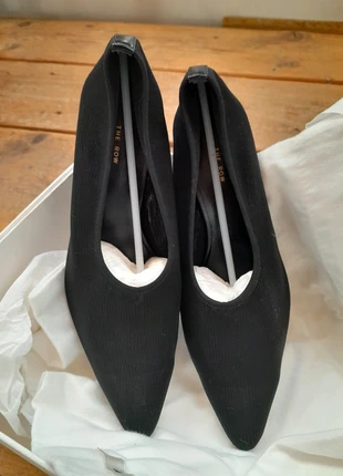 Pumps met 'glazen' hakjes., merk: The Row, staat: Heel goed, maat: 35, € 389,00, € 409,15 inclusief Kopersbescherming