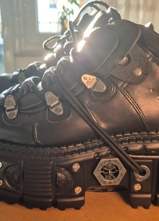 New Rocks mit Schrauben I 39 I Neu, brand: New Rock, condizioni: Nuovo con cartellino, taglia: 39, €249.00, €262.15 include la Protezione acquisti