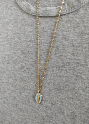 Collier doré bleu avec pendentif ovale Vierge Marie, chaîne et pendentif en acier inoxydable, condition: Very good, €12.00, €13.30 includes Buyer Protection