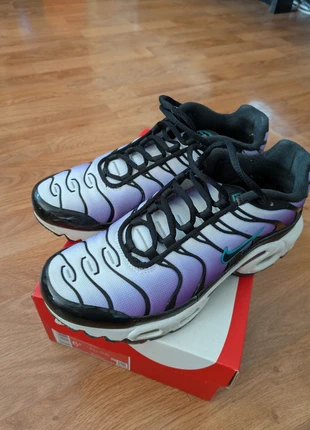 baskets Air Max Plus 'Reverse Grape', marque: Nike Air, état: Très bon état, taille: 37.5, 95,00 €, 100,45 € Protection acheteurs incluse