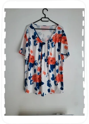 Tee-shirt fleuris - Taille 5XL, condition: Very good, size: 5XL / 50 / 22, €4.00, €4.90 includes Buyer Protection