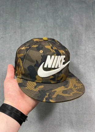 Casquette Nike couleur militaire, marque: Nike, état: Très bon état, taille: Taille unique, 10,00 €, 11,20 € Protection acheteurs incluse