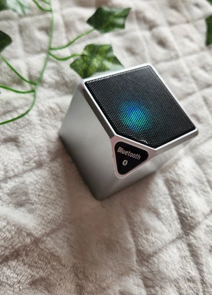 Enceinte Bluetooth LED cube, brand: Bigben, condition: Very good, €4.75, €5.69 includes Buyer Protection