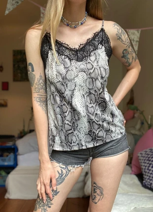 Top mit Schlangenprint und Spitze, marque: Amisu, état: Très bon état, taille: S / 36 / 8, 4,00 €, 4,90 € Protection acheteurs incluse
