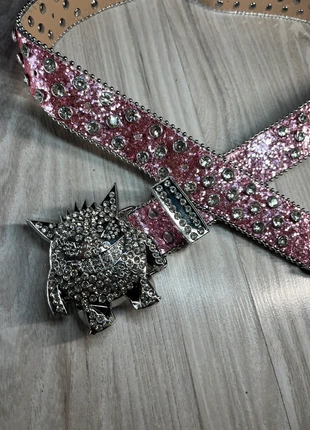 Cinturón rosado brillante con hebilla exclusiva pokemon y circones(115 cm), marca: Drip hard, estado: Novo sem etiquetas, tamanho: 115 cm, €28.00, €30.10 inclui Proteção do Comprador