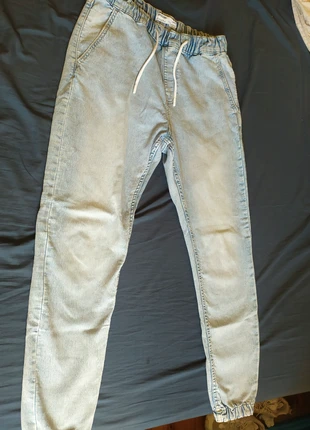 Joggers Jeans Bershka, marque: Bershka, état: Neuf sans étiquette, taille: XS, 5,00 €, 5,95 € Protection acheteurs incluse