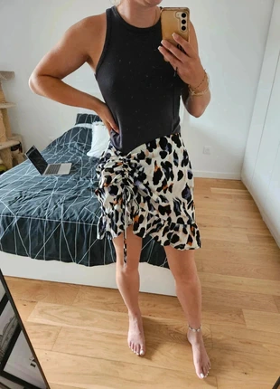 Jupe asymétrique léopard à volants Shein taille 38 / M, merk: Shein, staat: Heel goed, maat: M / 38 / 10, € 4,00, € 4,90 inclusief Kopersbescherming
