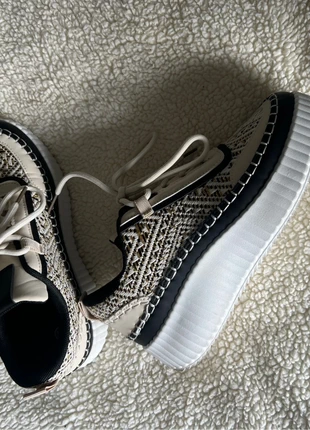Sneakers boutique, marca: Merk, estado: Muy bueno, tamaño: 37, 15,00 €, 16,45 € Protección al comprador incluida