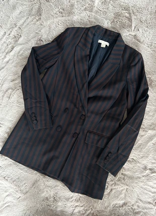 Gestreepte blazer van H&M, brand: H&M, condizioni: Buone, taglia: XS / IT 38 / EU 34, €9.00, €10.15 include la Protezione acquisti