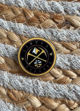 Pins Denver Nuggets 🏀💛, état: Très bon état, 5,00 €, 5,95 € Protection acheteurs (Pro) incluse