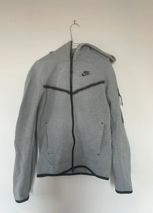 Nike tech gris, merk: Nike, staat: Heel goed, maat: XS / 34 / 6, € 30,00, € 32,20 inclusief Kopersbescherming