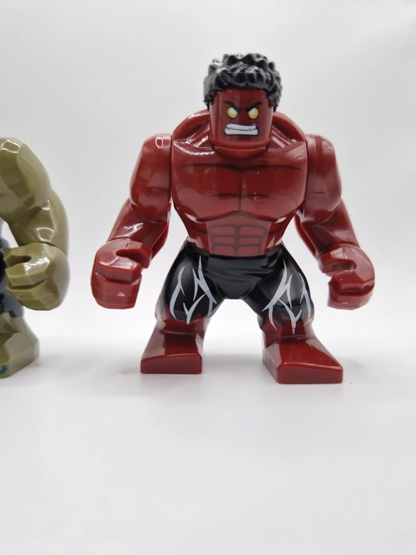 Figurines type lego Hulk et Hulk rouge Marvel - photo numéro 3