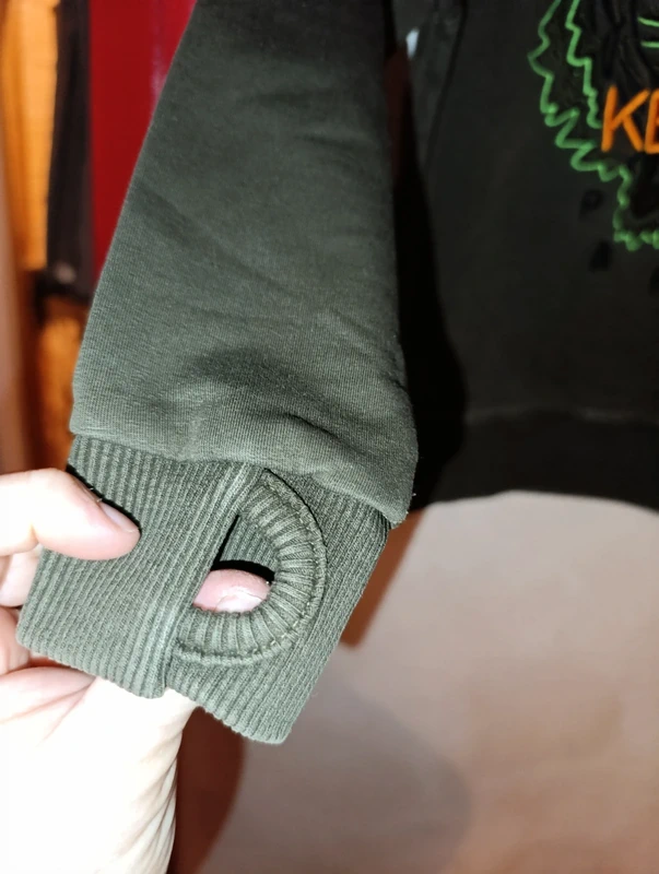 Sublime sweat Kenzo très original avec mitaines intégrées taille 4 ans en excellent état - photo numéro 3